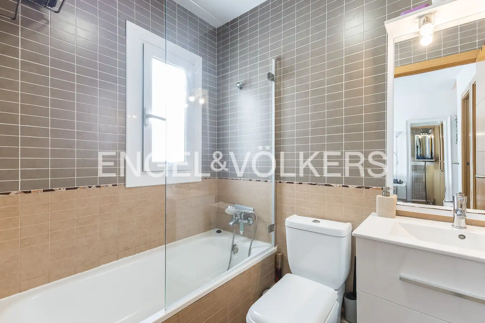 Baño de Ático en venta en Barcelona con Aire acondicionado, Calefacción y Parquet