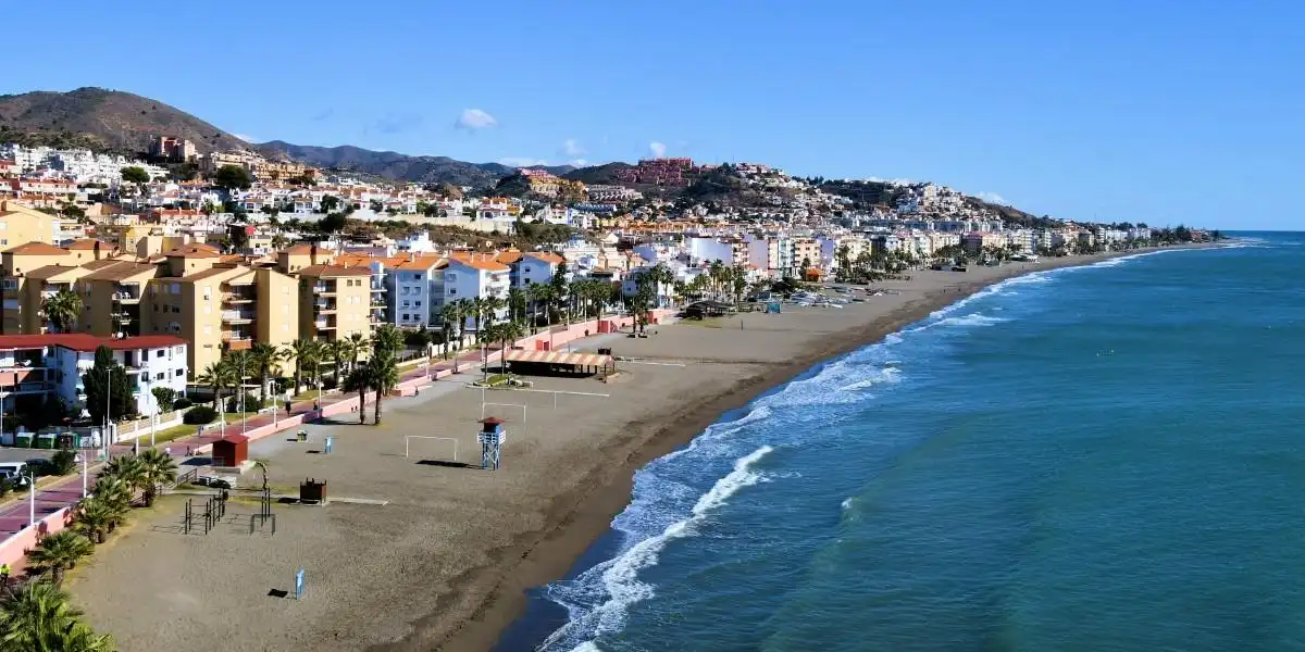 Vista exterior de Piso en venta en Rincón de la Victoria con Jardín privado, Parquet y Terraza