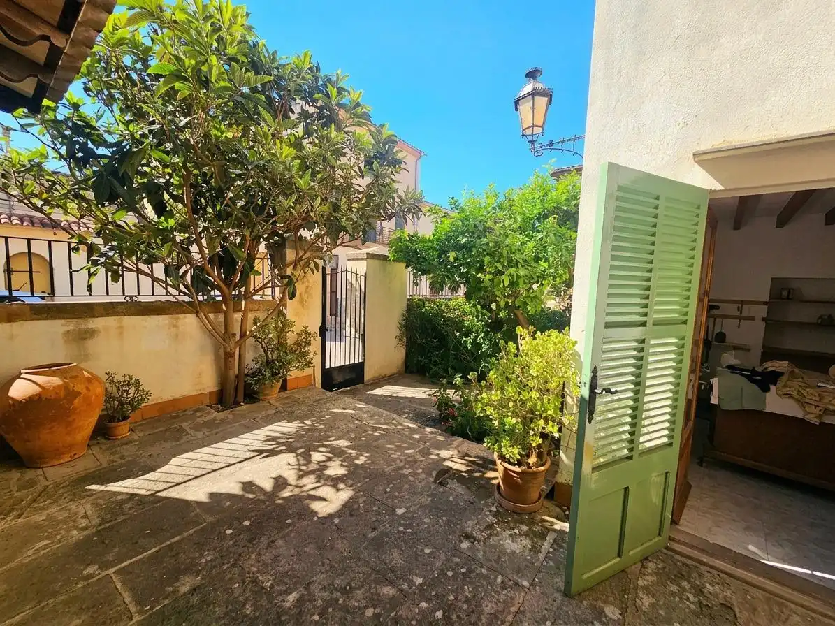 Vista exterior de Casa o xalet en venda en Llucmajor amb Calefacció, Jardí privat i Terrassa