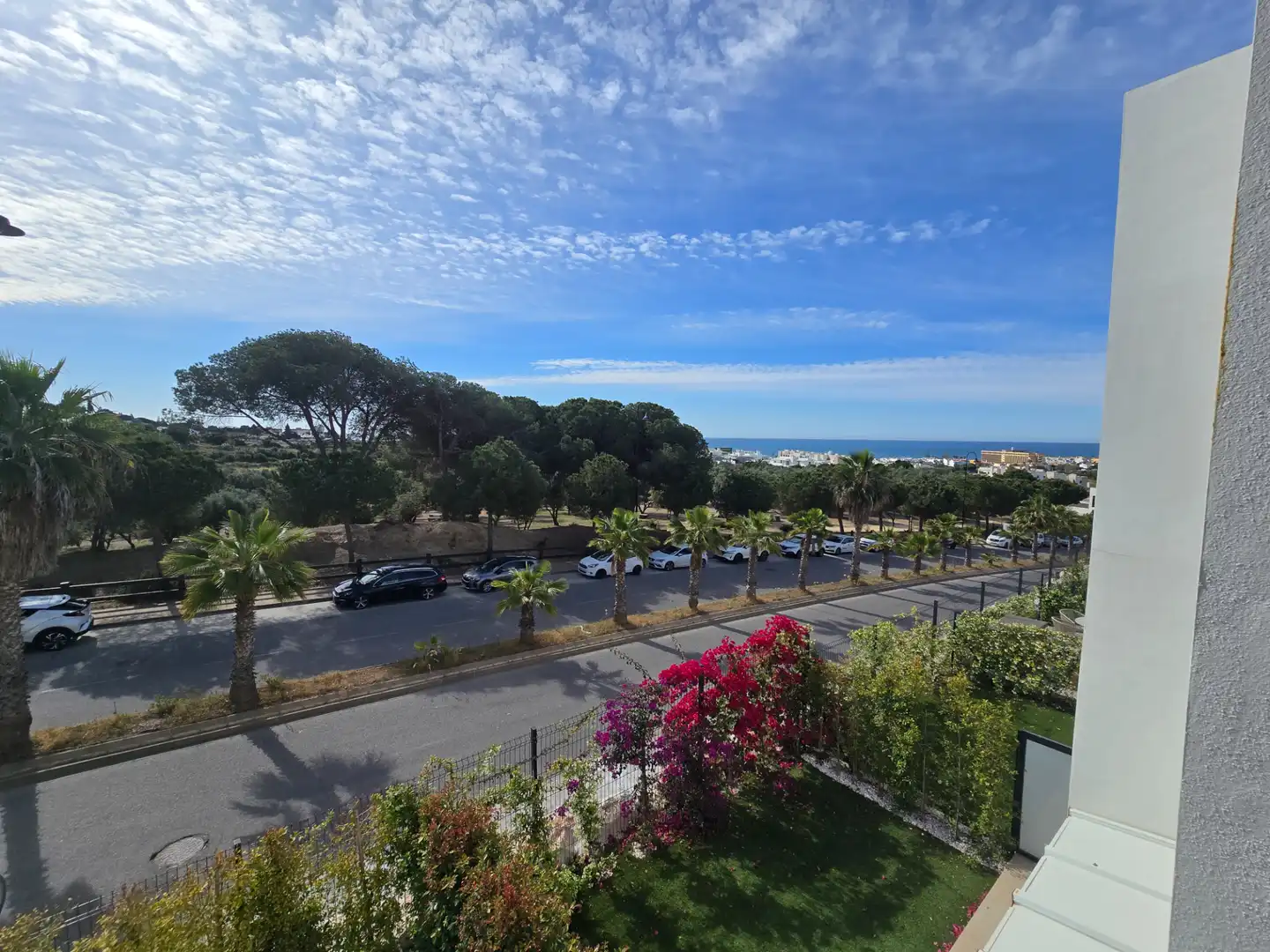 Vista exterior de Casa adosada en venda en Mijas amb Aire condicionat, Jardí privat i Terrassa