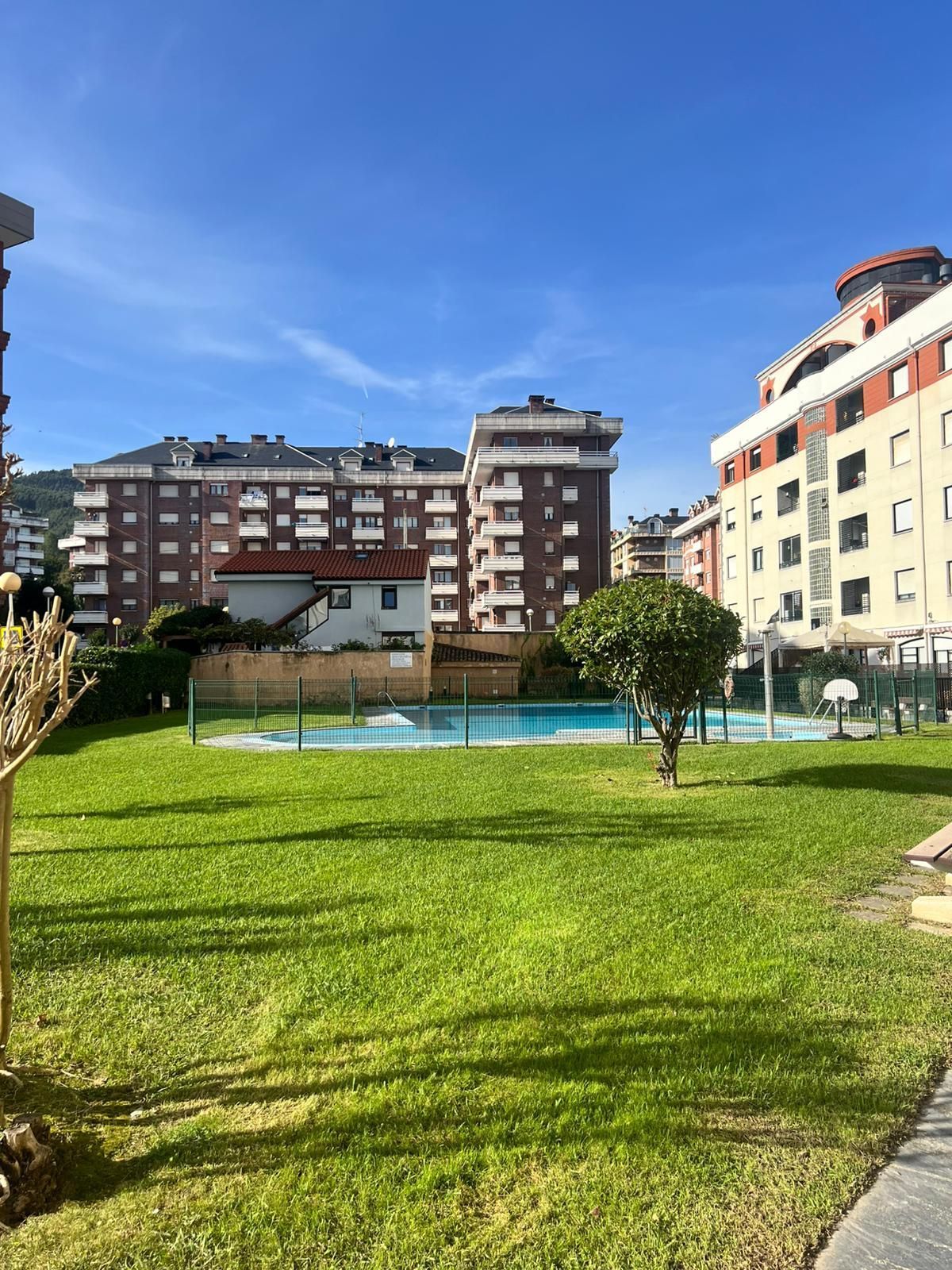 Piscina de Pis en venda en Castro-Urdiales amb Calefacció i Terrassa