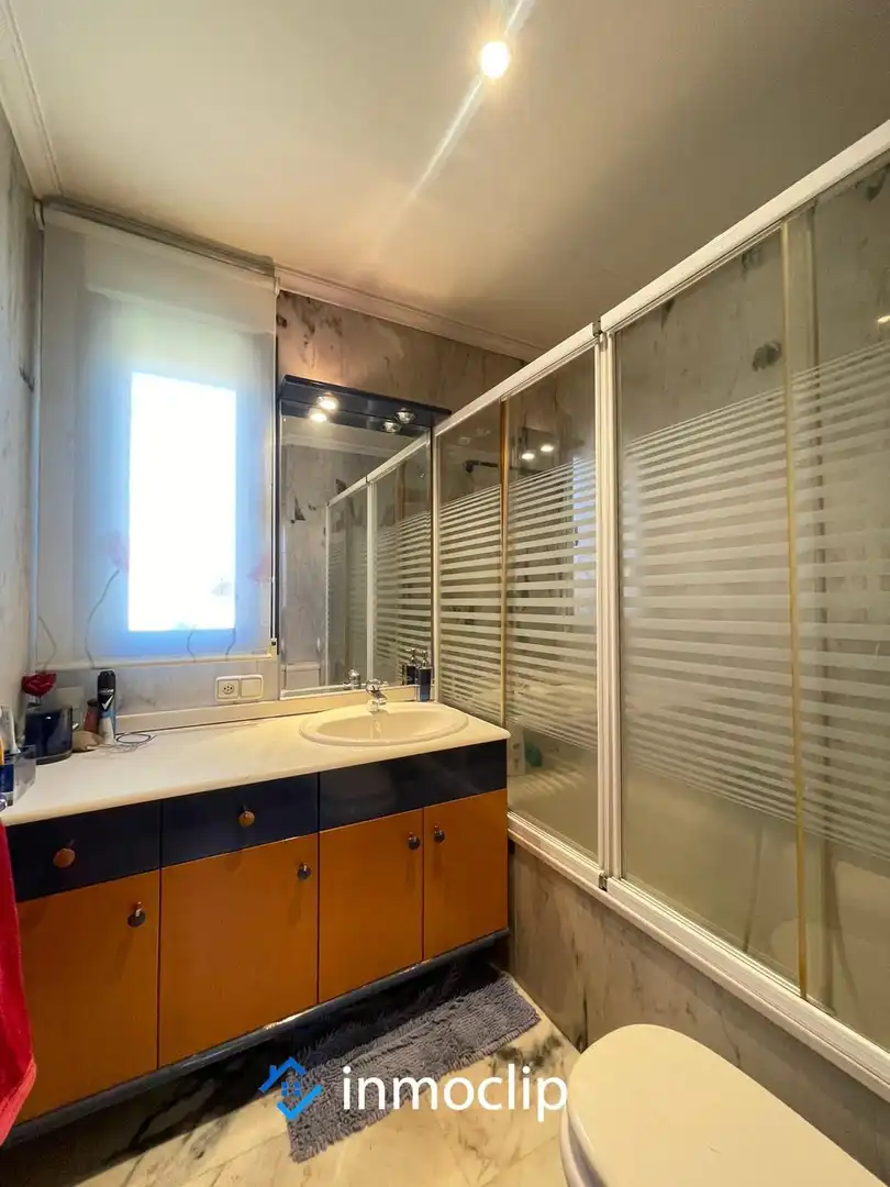 Baño de Ático en venta en Salamanca con Calefacción y Terraza