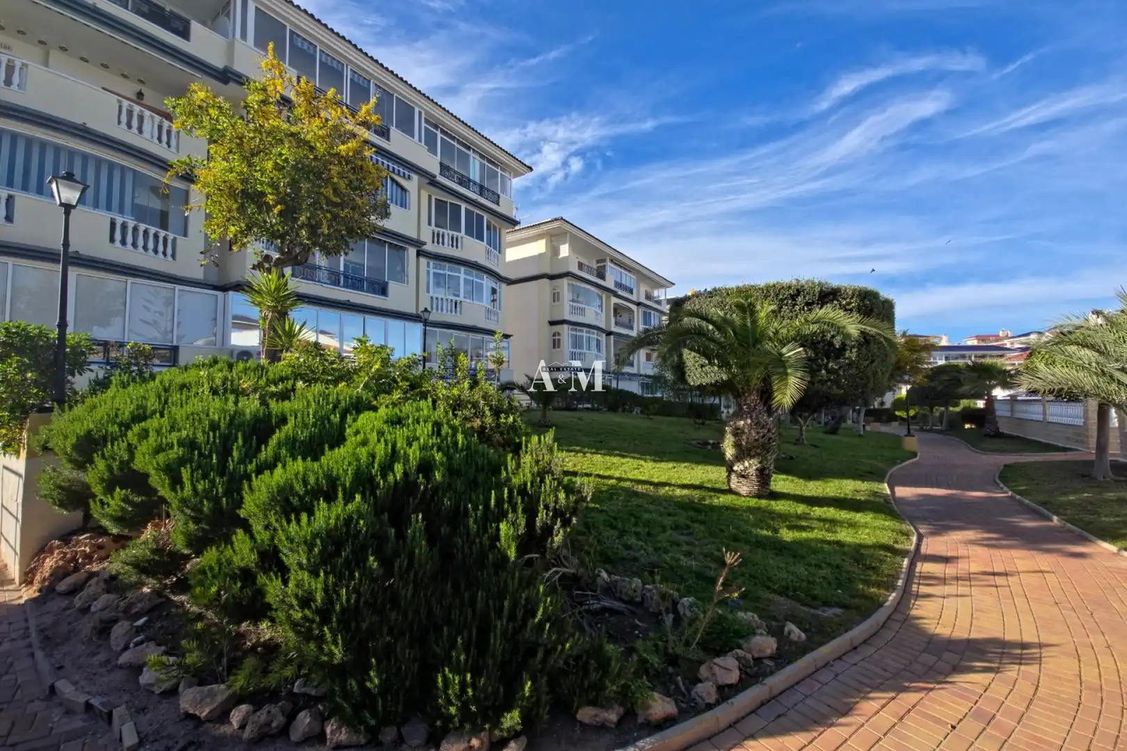 Vista exterior de Pis de lloguer en Torrevieja amb Terrassa, Piscina i Rentadora