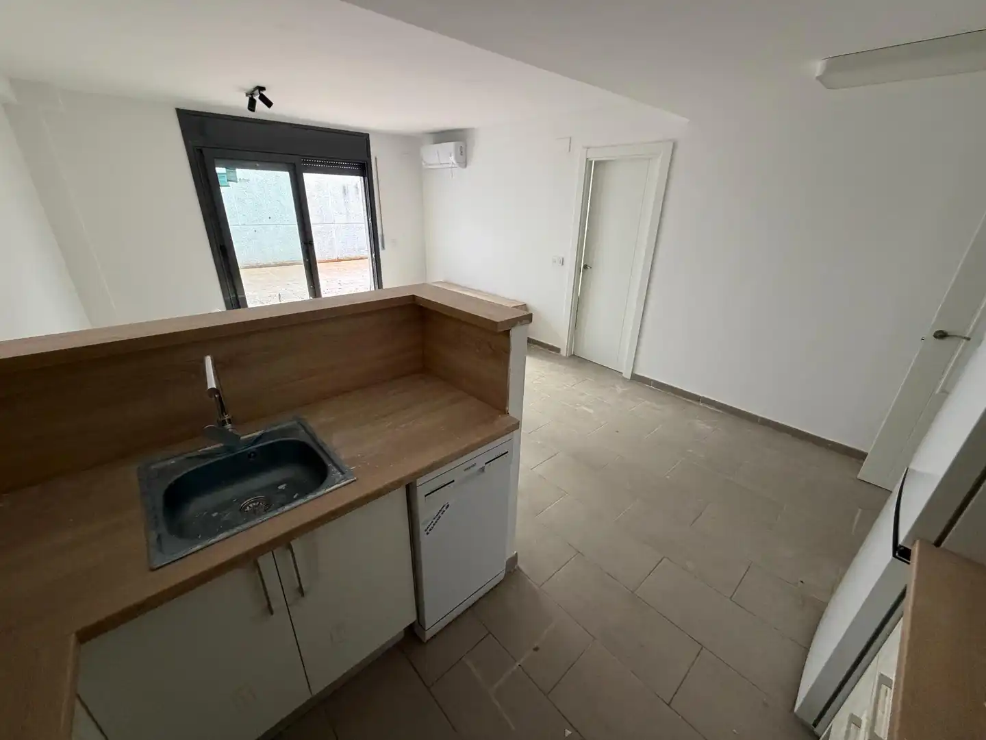 Cuina de Planta baixa en venda en Lleida amb Aire condicionat, Terrassa i Moblat