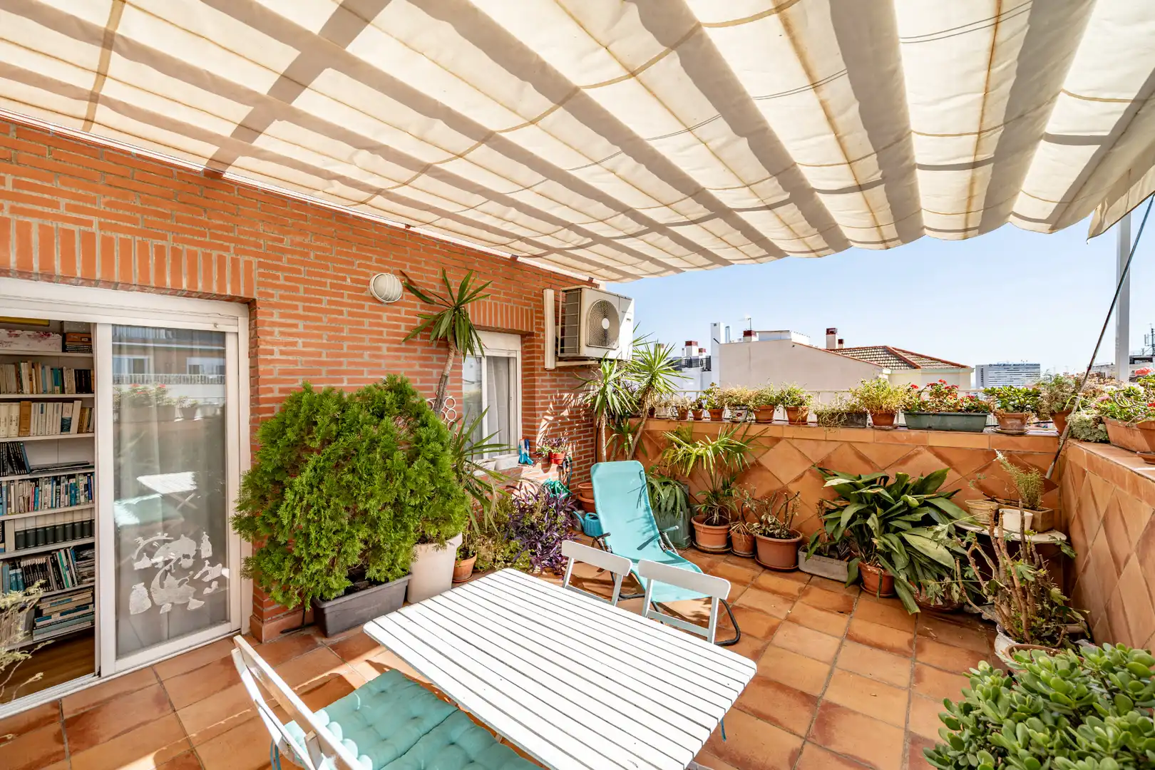 Penthouse with lift for sale in Calle de Guzmán el Bueno 38, imagen 3