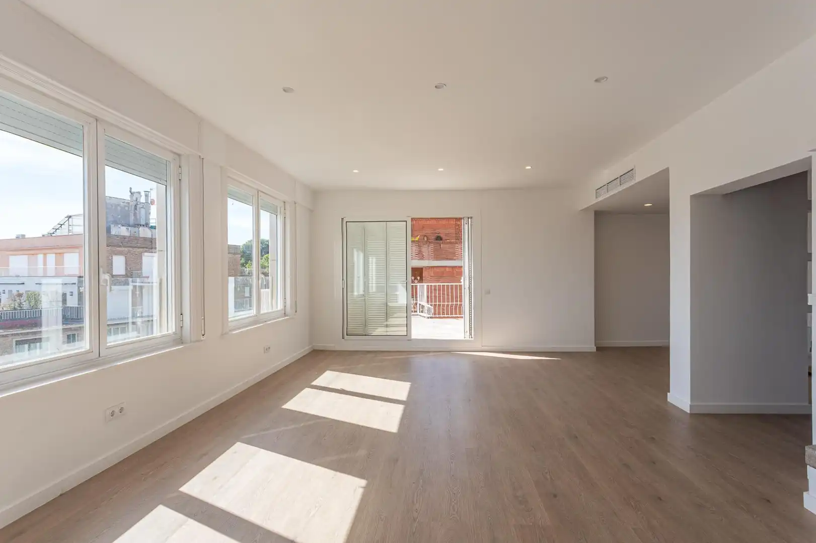 Sala d'estar de Àtic de lloguer en Barcelona amb Aire condicionat, Calefacció i Parquet