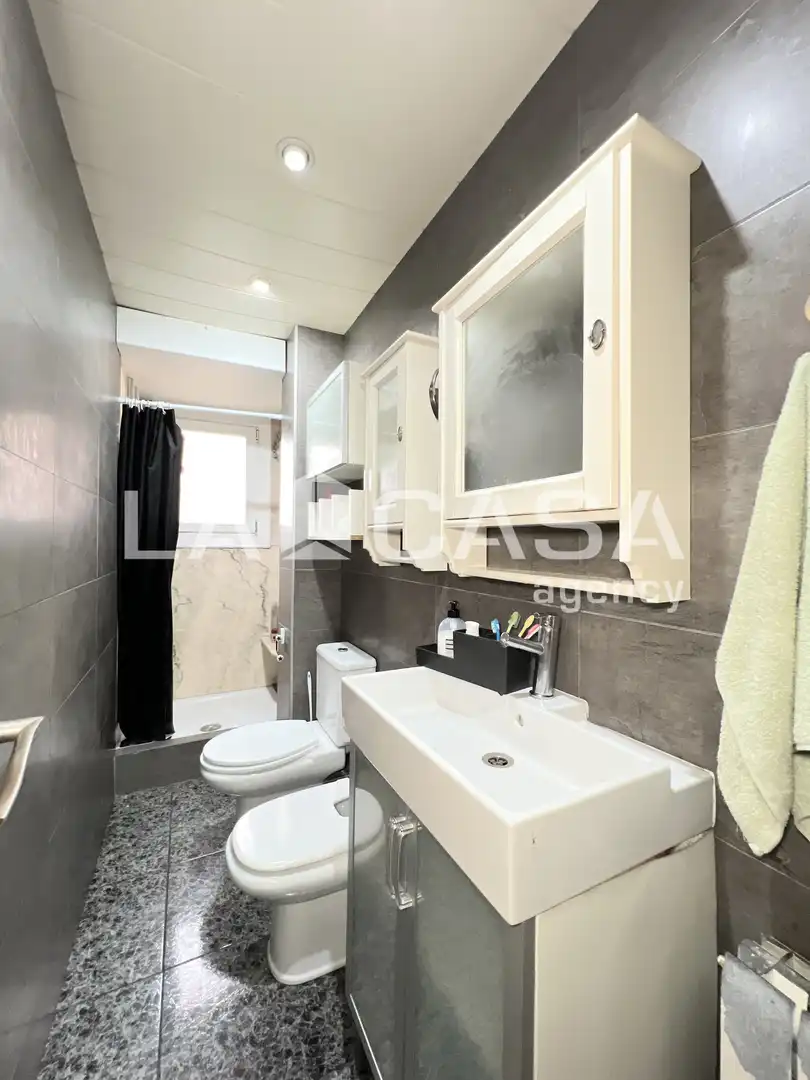 Bathroom of Flat for sale in Badalona