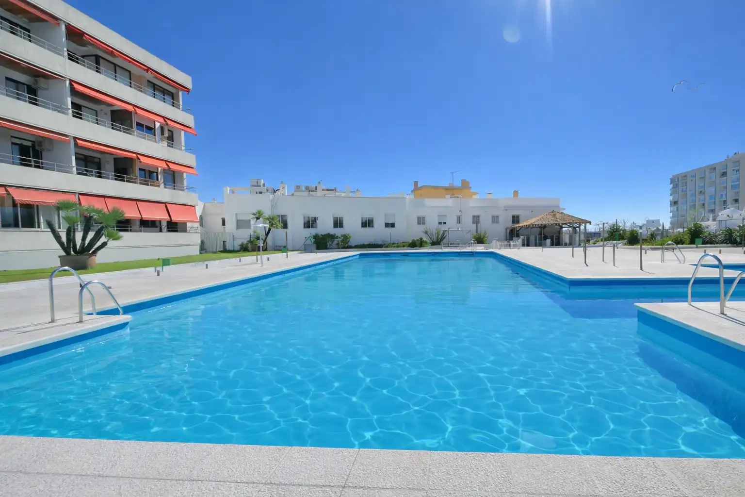 Piscina de Apartamento en venta en Torremolinos con Aire acondicionado, Terraza y Piscina