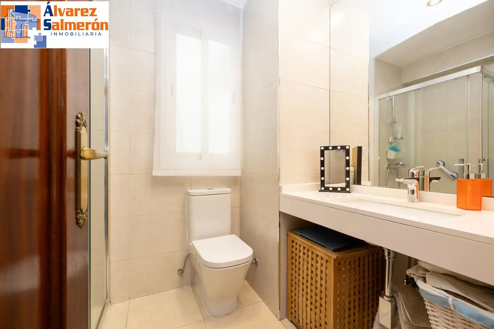 Bathroom of Flat for sale in Granada  with Balcony