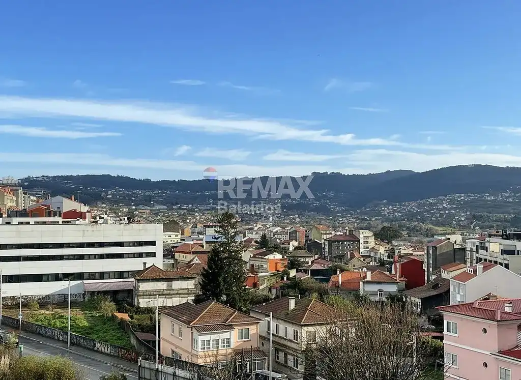 Vista exterior de Piso en venta en Vigo  con Calefacción, Parquet y Terraza
