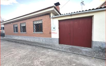 Vista exterior de Casa adosada en venda en Novés