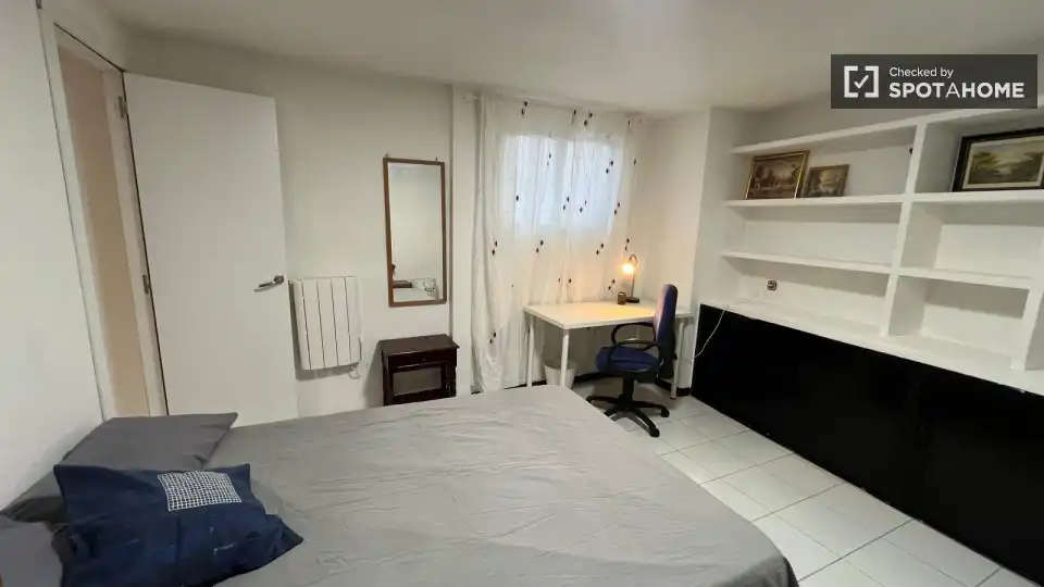 Habitación de Piso de alquiler en Madrid con Aire acondicionado, Calefacción y Amueblado