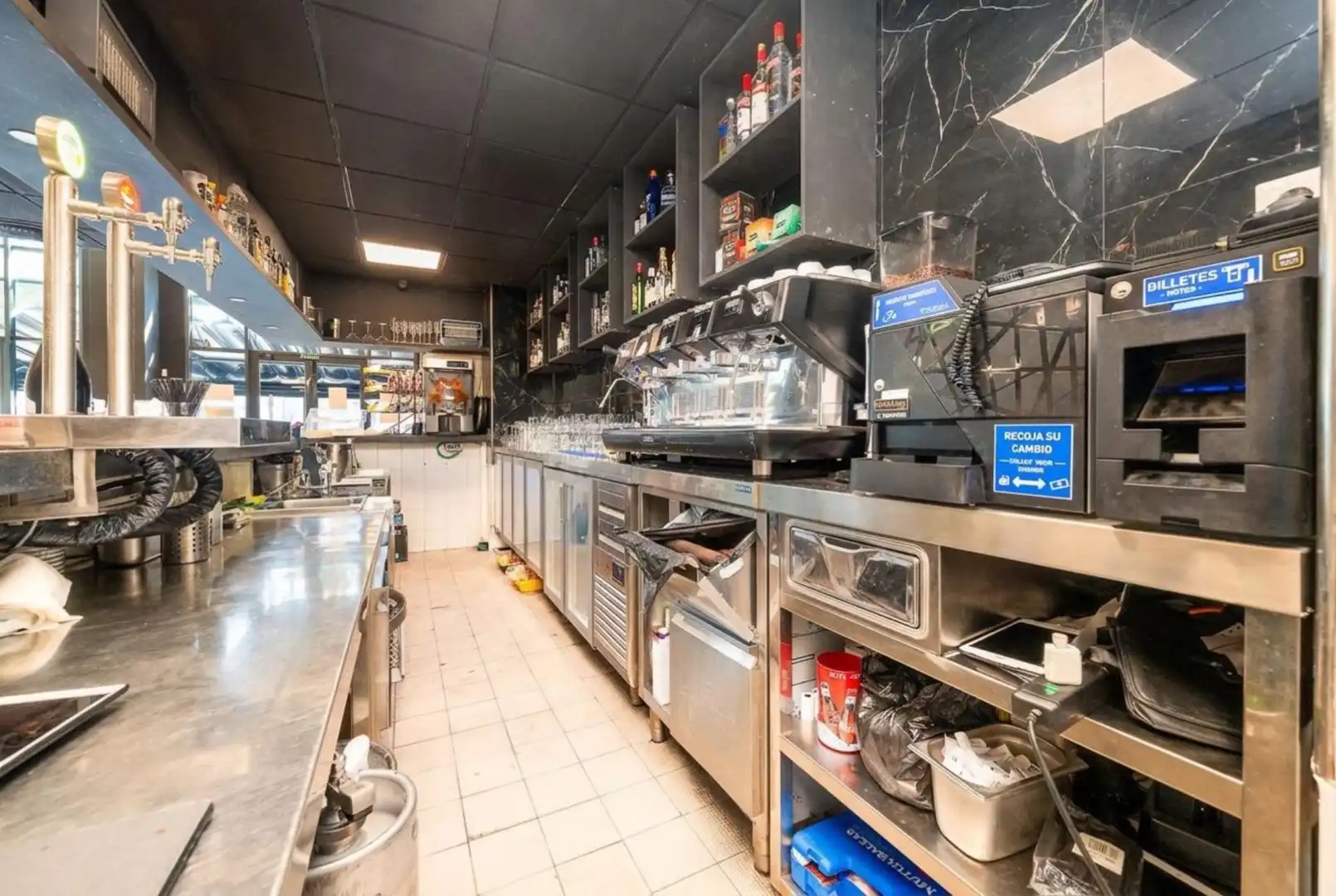 Locale commerciale in affitto a Carrer del Gremi de Porgadors 17, imagen 3