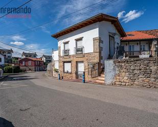 Vista exterior de Casa o xalet en venda en Torrelavega  amb Calefacció, Jardí privat i Terrassa