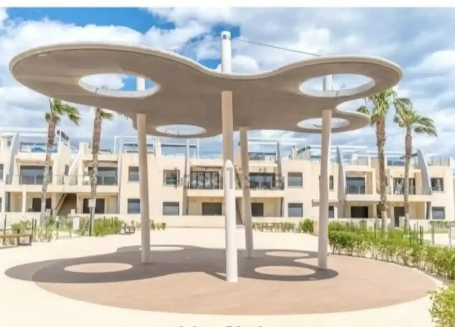 Vista exterior de Pis de lloguer en Pilar de la Horadada amb Aire condicionat, Jardí privat i Piscina