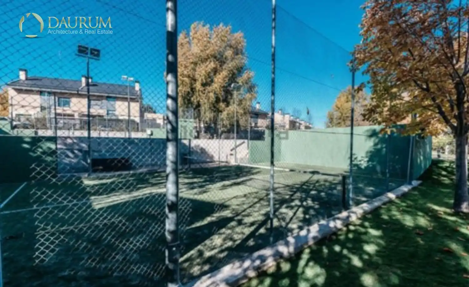 Vista exterior de Dúplex en venda en La Moraleja amb Aire condicionat, Calefacció i Terrassa