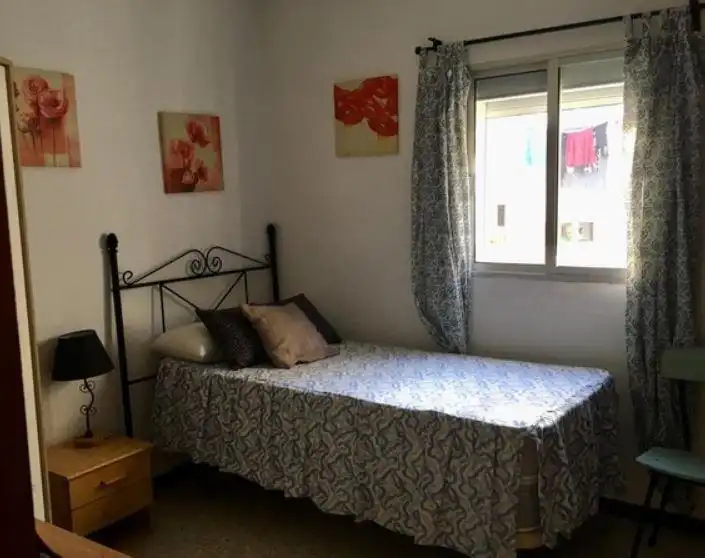 Habitación de Piso de alquiler en Sevilla con Aire acondicionado y Amueblado