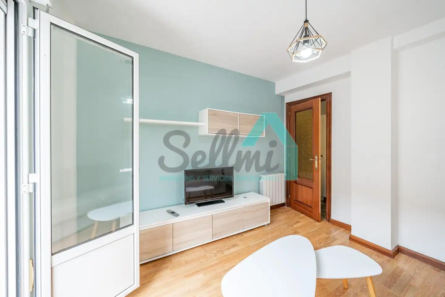 Living room of Flat for rent in Gijón   with Heating, Terrace and Furnished