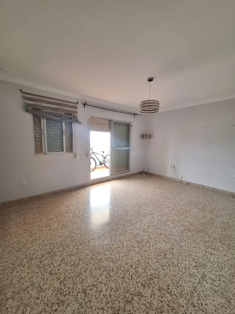 Sala d'estar de Casa adosada en venda en San Roque amb Terrassa, Forn i Rentadora