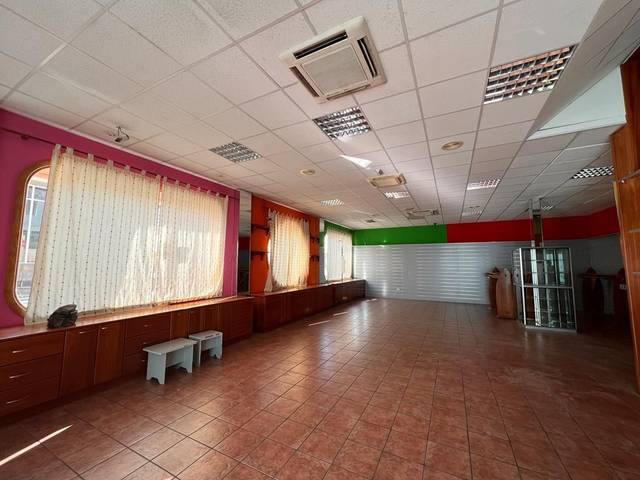 Local comercial en Alquiler en Calle Federico Díaz Bertrana en La Aldea de San Nicolás