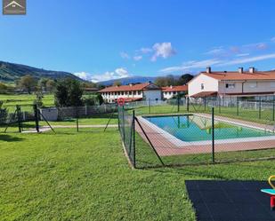 Piscina de Casa adosada en venda en Santiurde de Toranzo amb Terrassa i Balcó