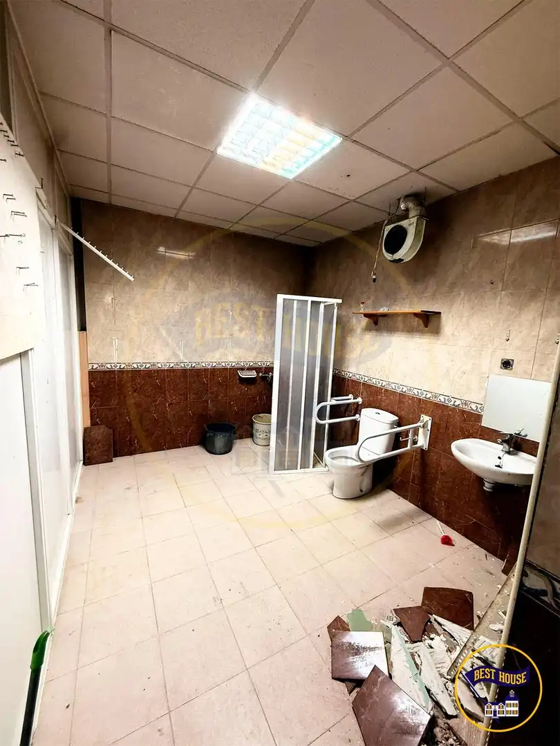 Local en venta en Calle de Barcelona, Reyes Católicos - Paseo San Antonio
