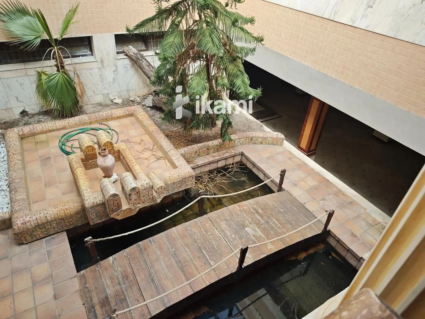Schwimmbecken von Gebäude zum Verkauf in Alcorcón