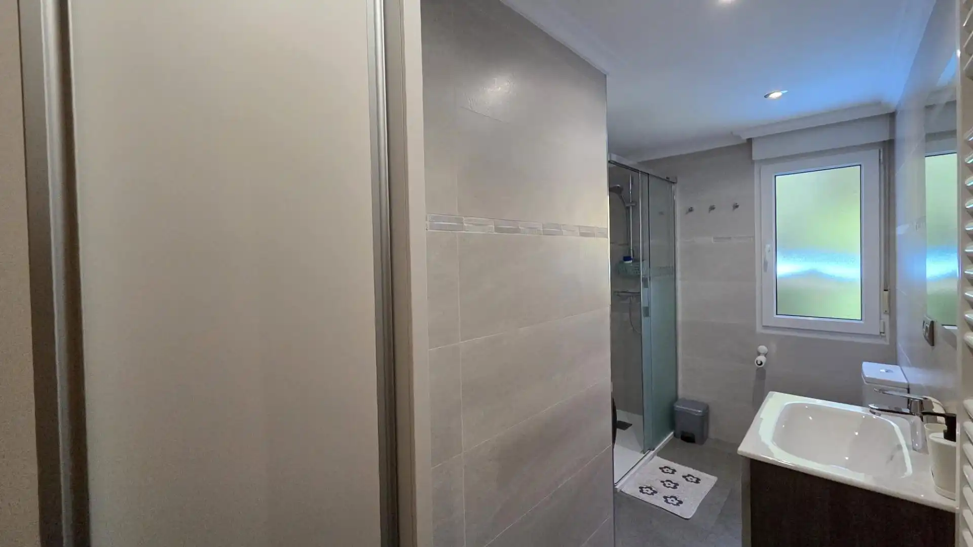 Badezimmer von Wohnung zur Miete in Santander mit Heizung und Möbliert