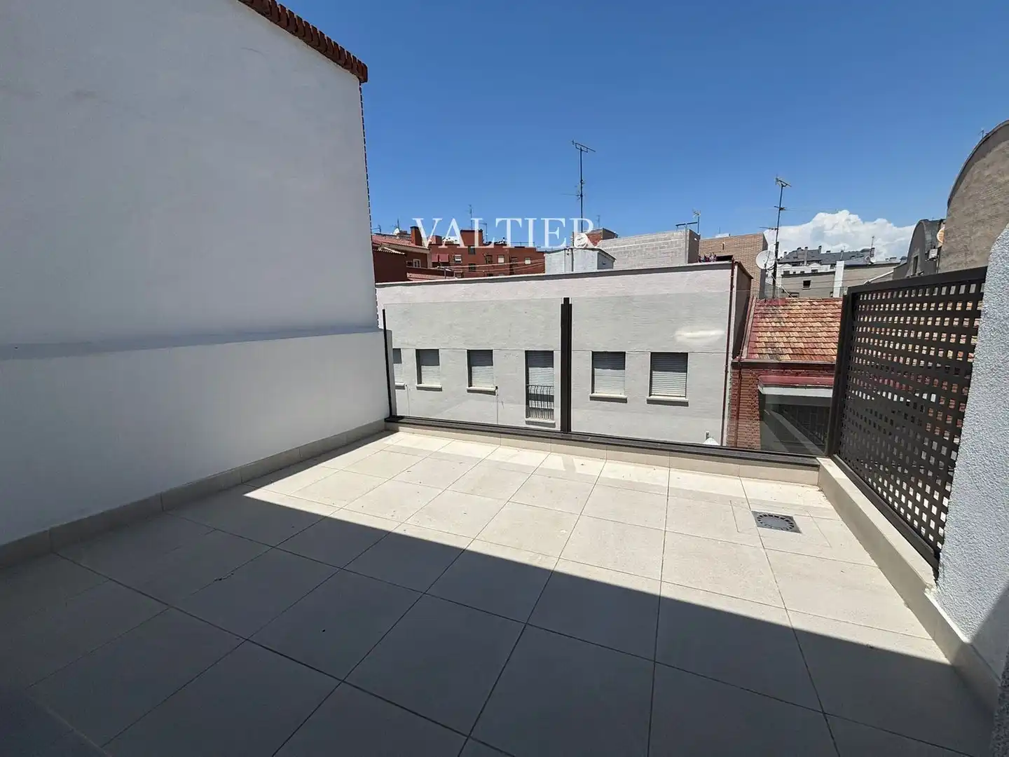 Terrasse von Maisonette zur Miete in Madrid mit Terrasse, Abstellraum und Schwimmbad