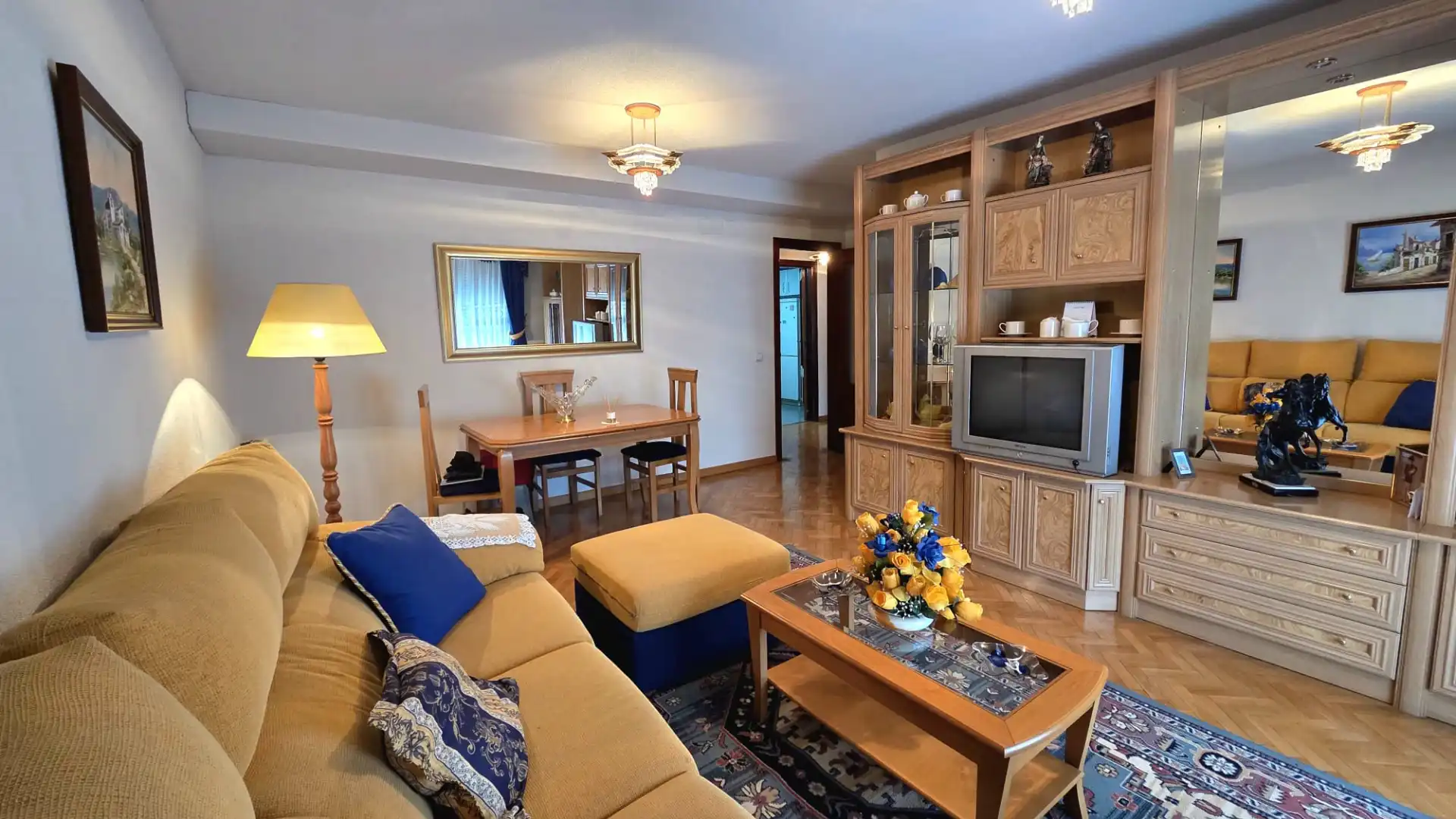 Sala de estar de Piso en venta en Parla con Calefacción, Parquet y Amueblado