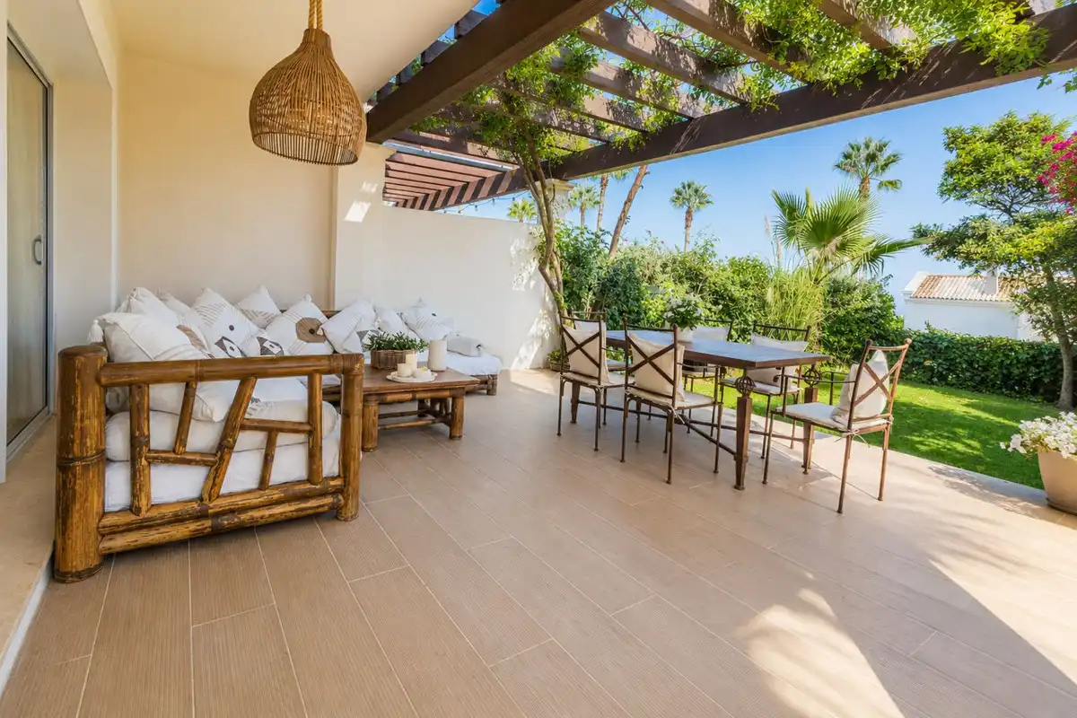 Terraced house with pool for sale in La Alcaidesa, imagen 7