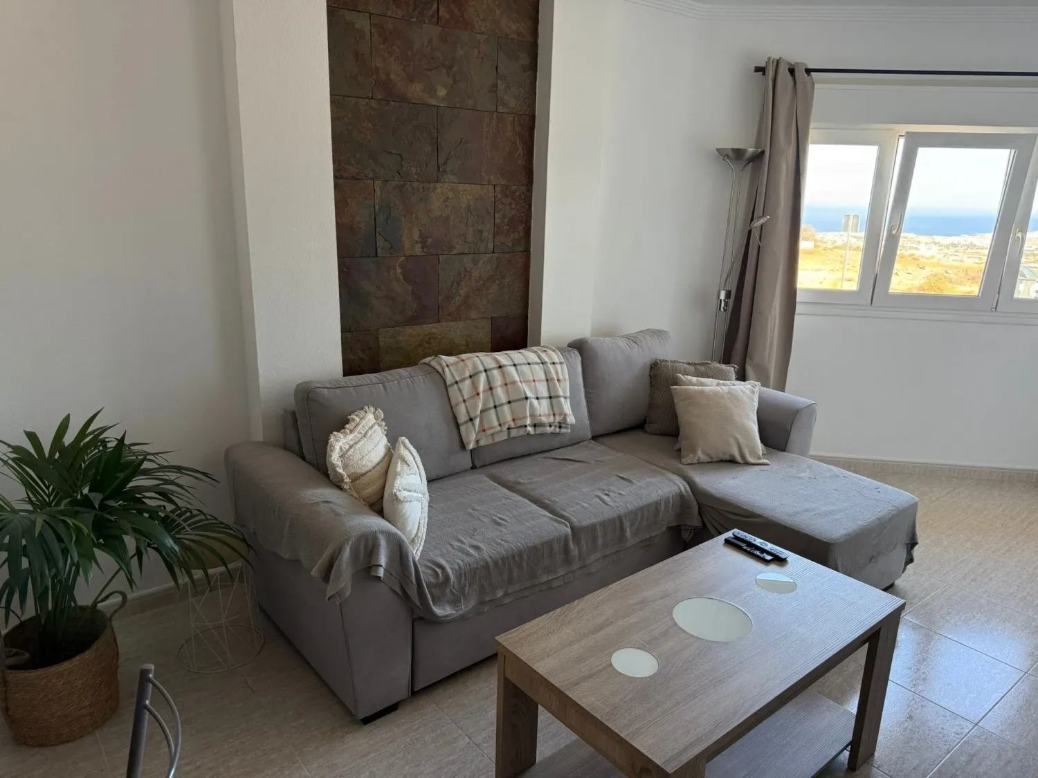 Sala d'estar de Pis de lloguer en Las Palmas de Gran Canaria amb Aire condicionat, Moblat i Forn