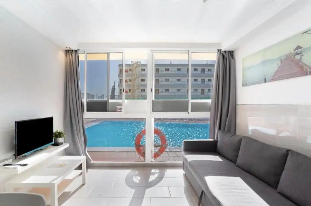 Piscina de Planta baja en venta en San Bartolomé de Tirajana con Terraza, Amueblado y Lavadora