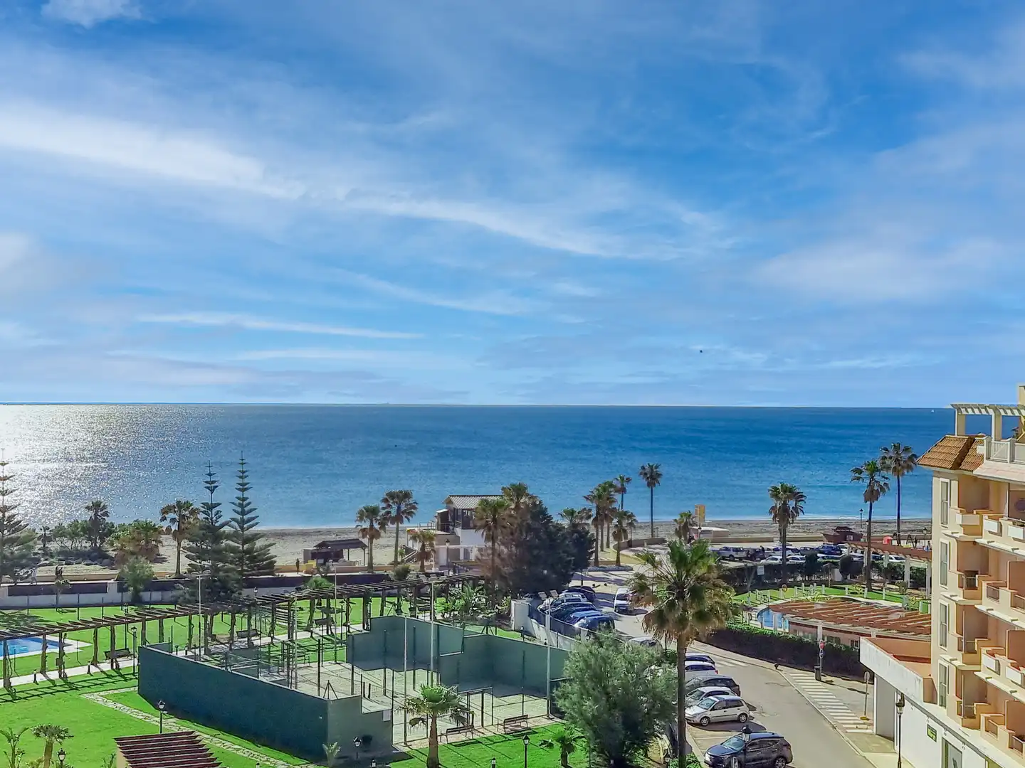 Vista exterior de Ático en venta en Manilva con Aire acondicionado, Terraza y Piscina