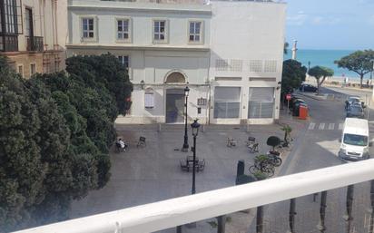 Vista exterior de Pis en venda en  Cádiz Capital amb Aire condicionat i Balcó