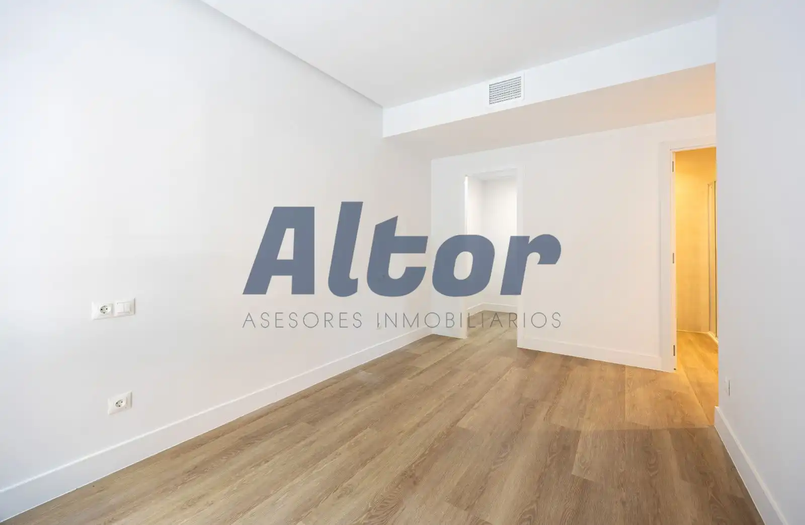Bedroom of Flat for sale in Madrid  with Air Conditioner and Heating