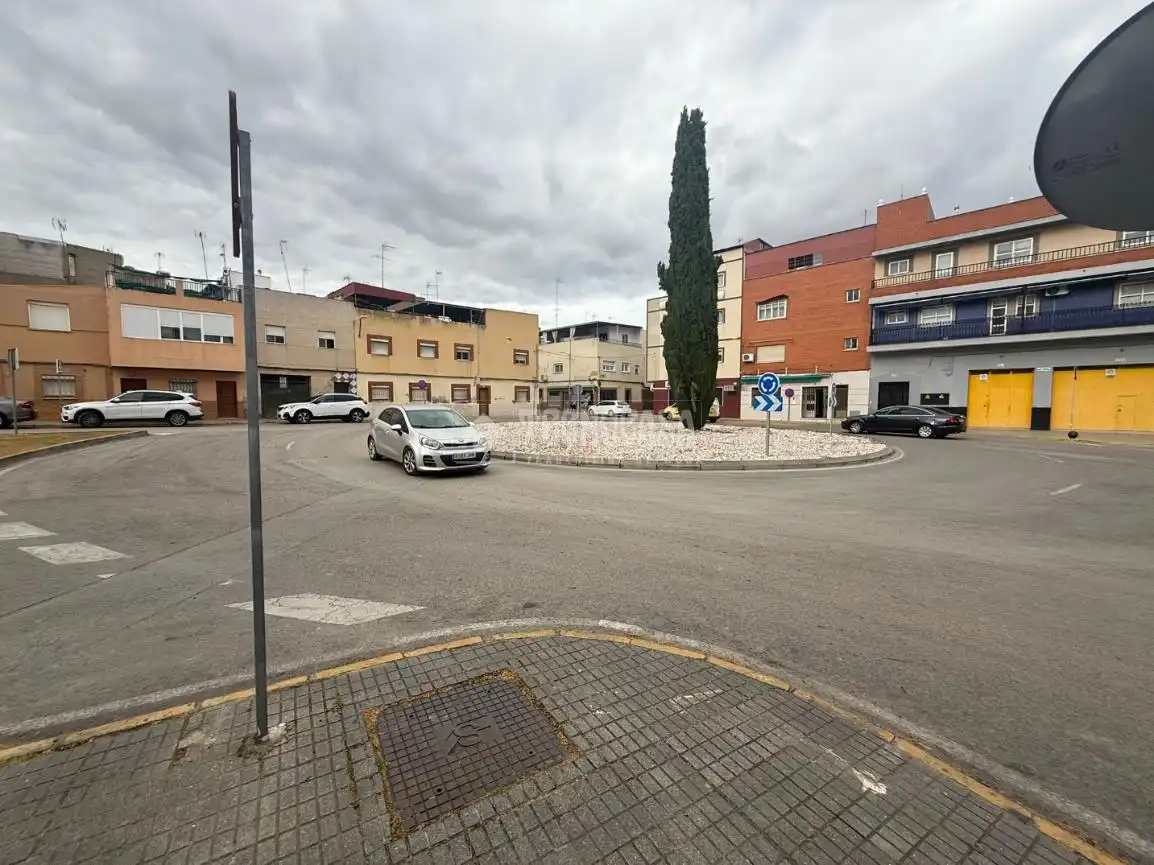 Vista exterior de Local en venta en Badajoz Capital