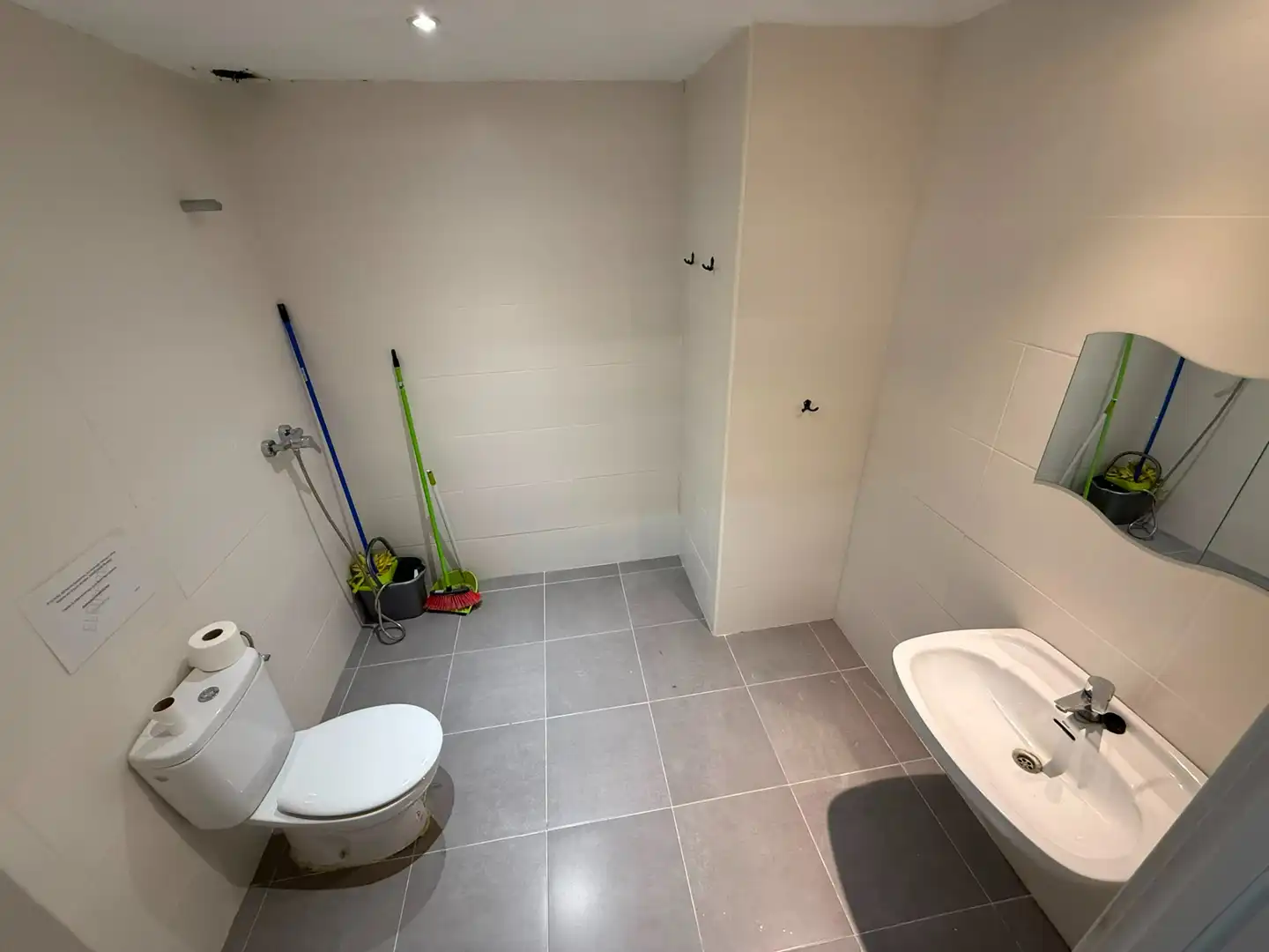 Badezimmer von Geschaftsraum zur Miete in Girona