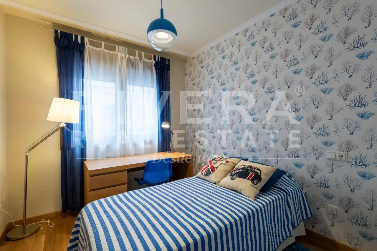 Habitación de Casa o chalet en venta en Sanxenxo con Calefacción, Jardín privado y Parquet
