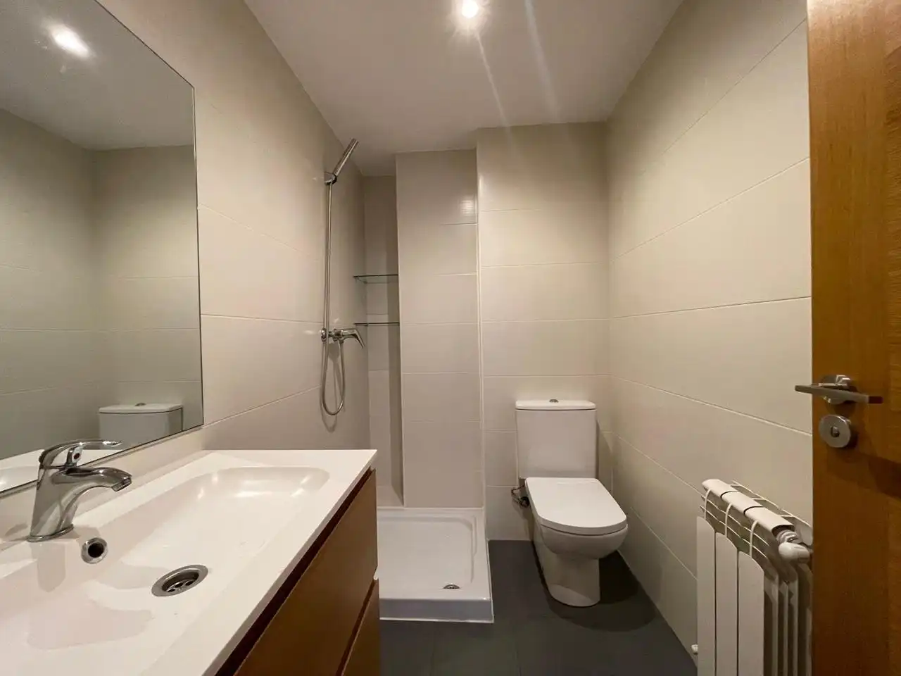Bathroom of Flat for sale in A Coruña Capital   with Heating and Storage room