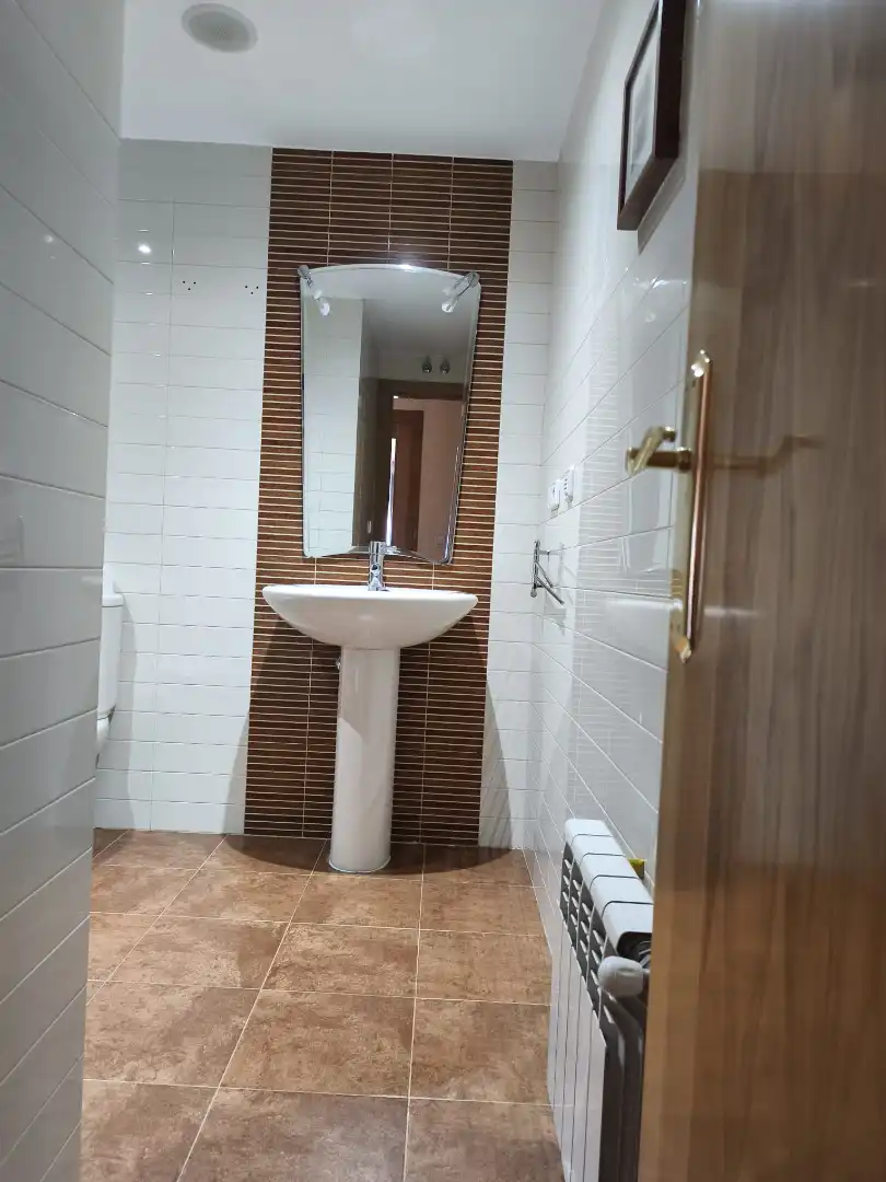 Baño de Piso de alquiler en Cuenca con Aire acondicionado, Calefacción y Parquet
