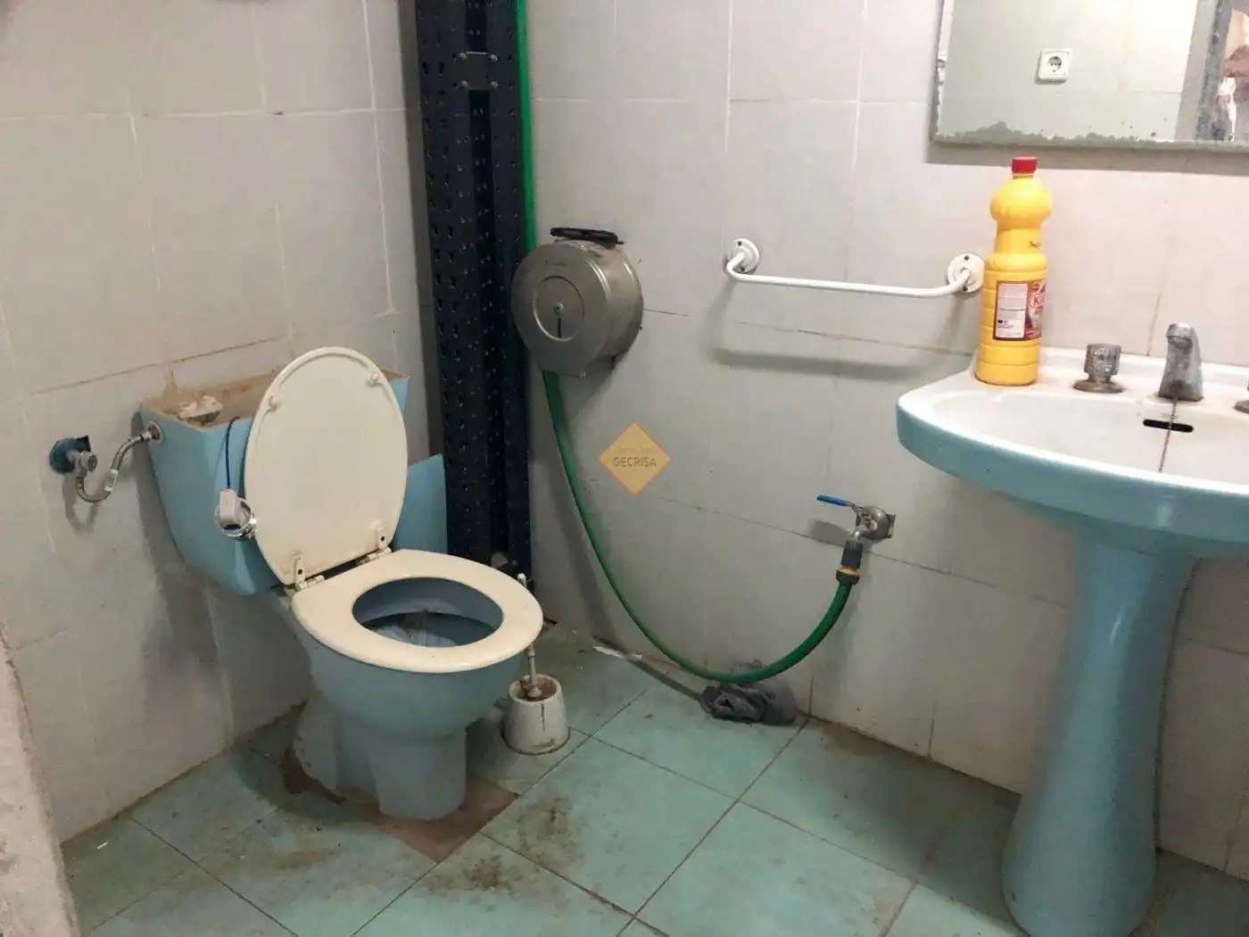 Baño de Local en venta en Burjassot