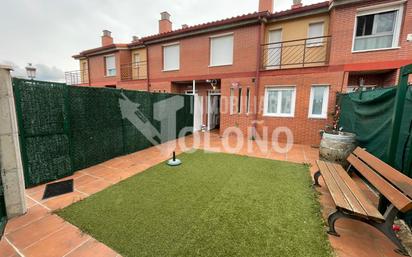 Terrassa de Casa o xalet en venda en Anguciana amb Calefacció, Jardí privat i Parquet