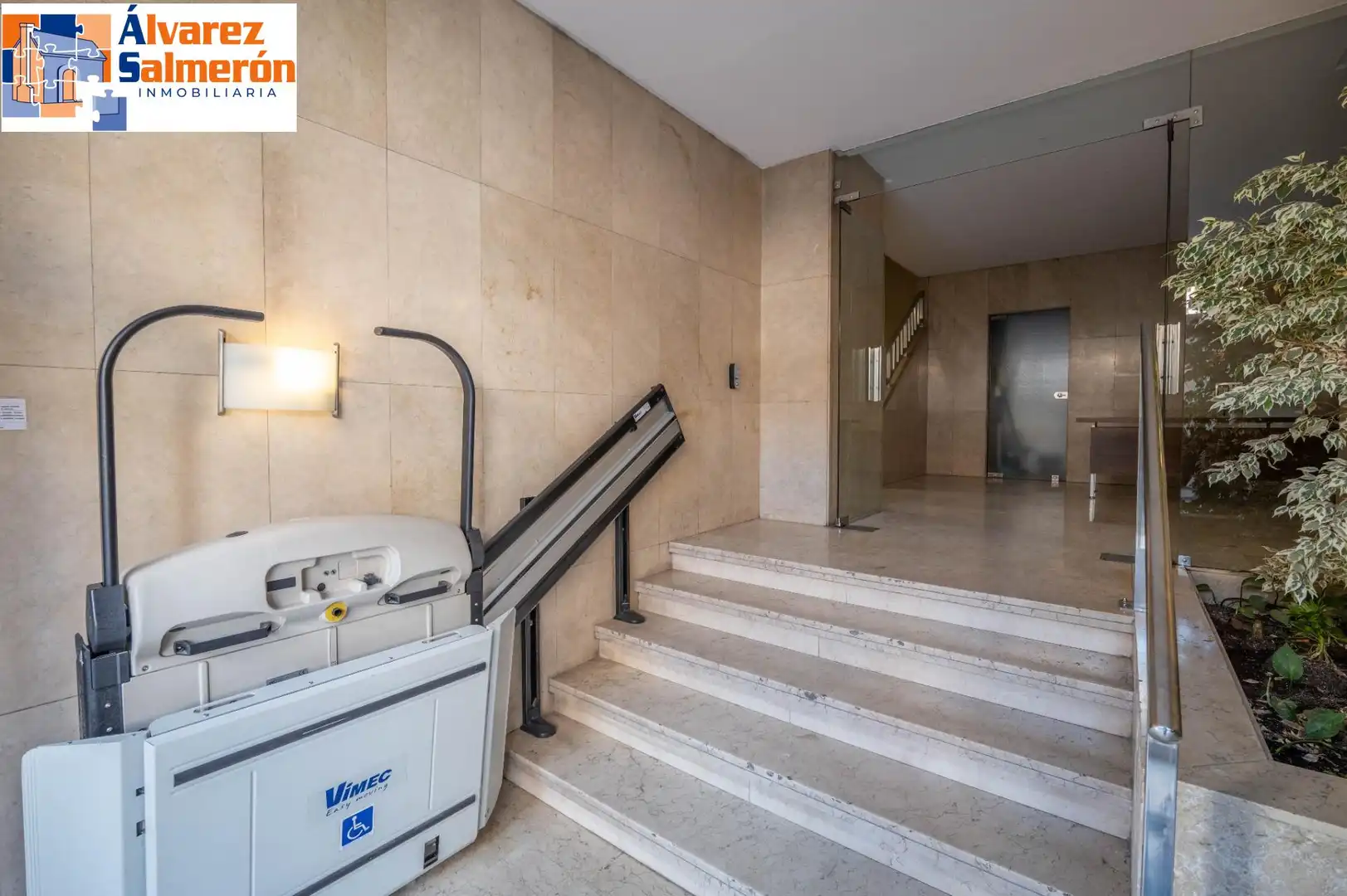 Piso en venta en Granada con Terraza y Balcón