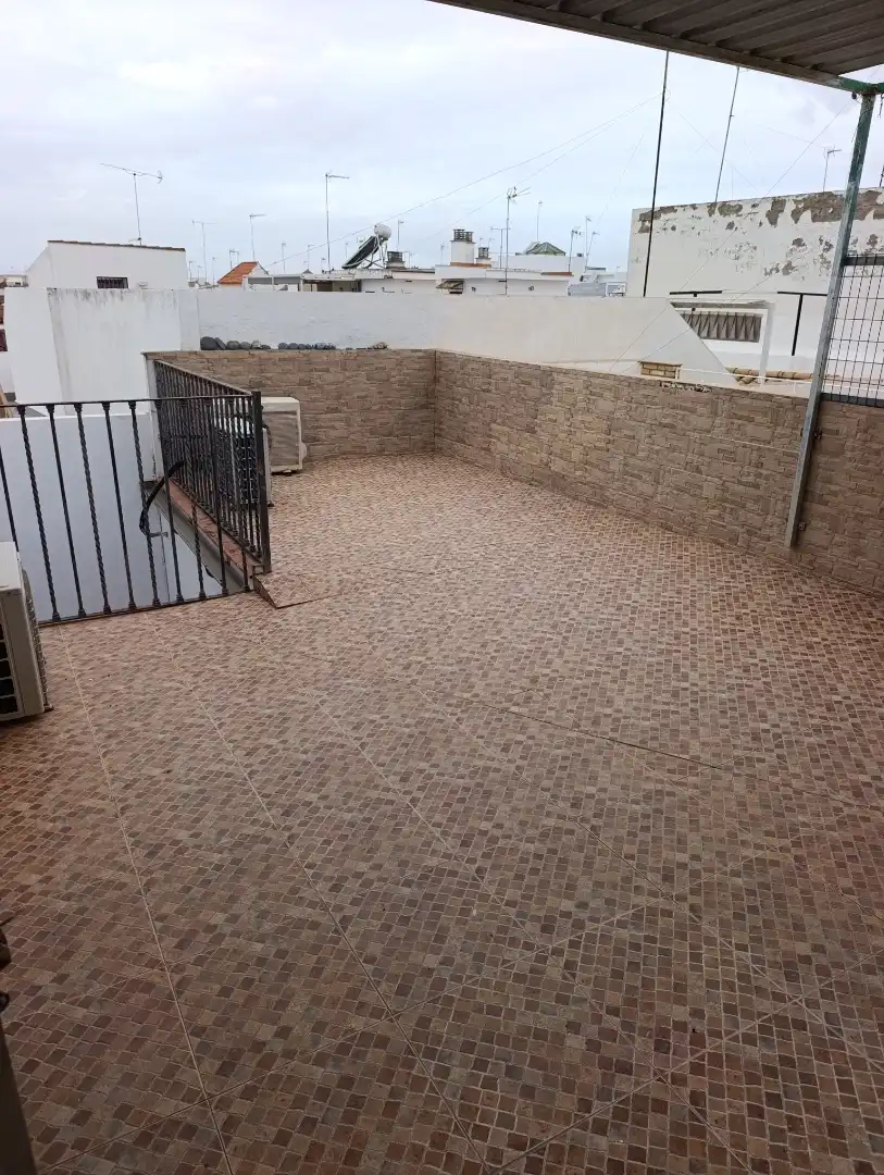 Terrasse von Einfamilien-Reihenhaus zum Verkauf in Utrera mit Klimaanlage