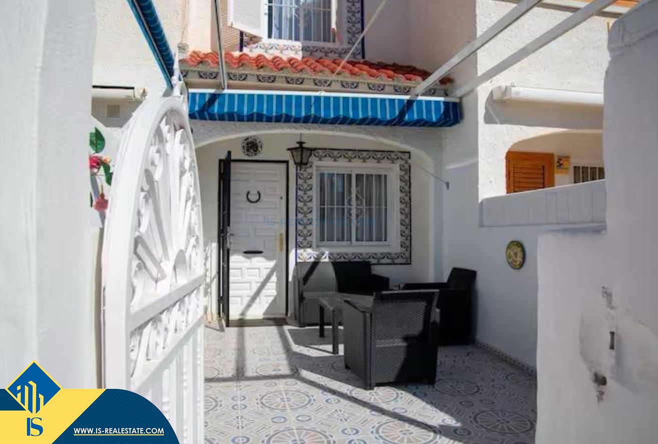 Exterior view of House or chalet for sale in Torrevieja  with Heating, Terrace and Storage room