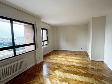 Piso con jardín en alquiler en Calle de Cardenal Marcelo Spínola