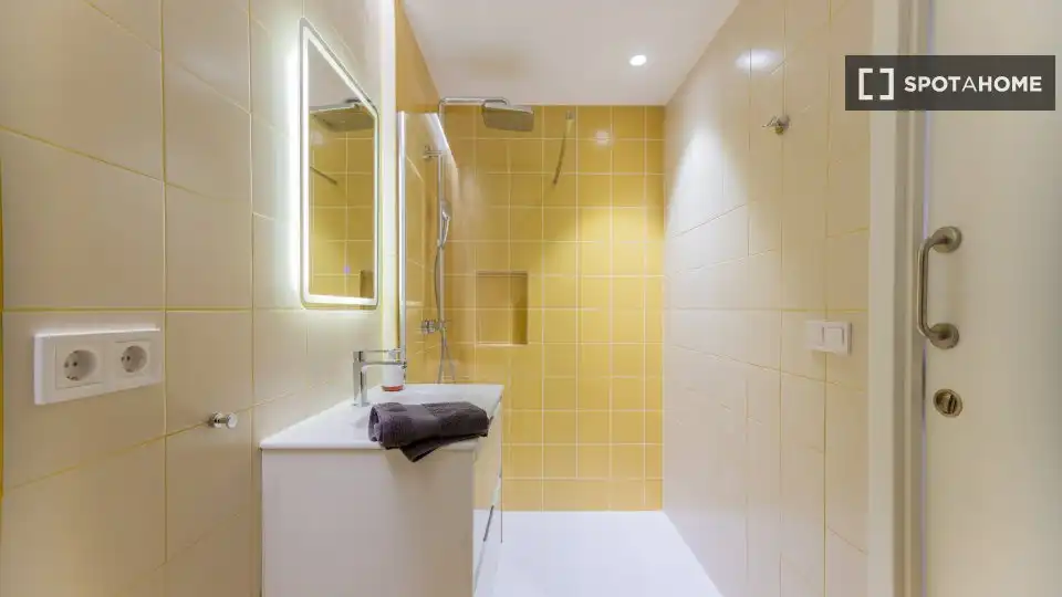 Baño de Piso de alquiler en Valencia con Aire acondicionado, Calefacción y Amueblado