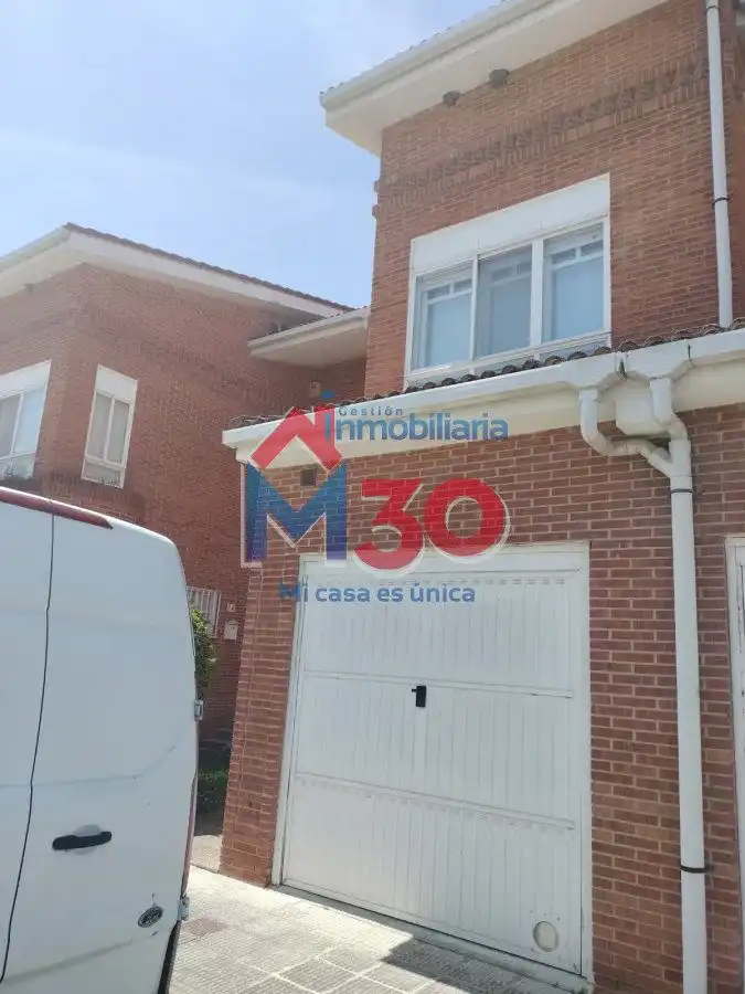 Vista exterior de Casa o chalet en venta en Miranda de Ebro con Calefacción y Terraza