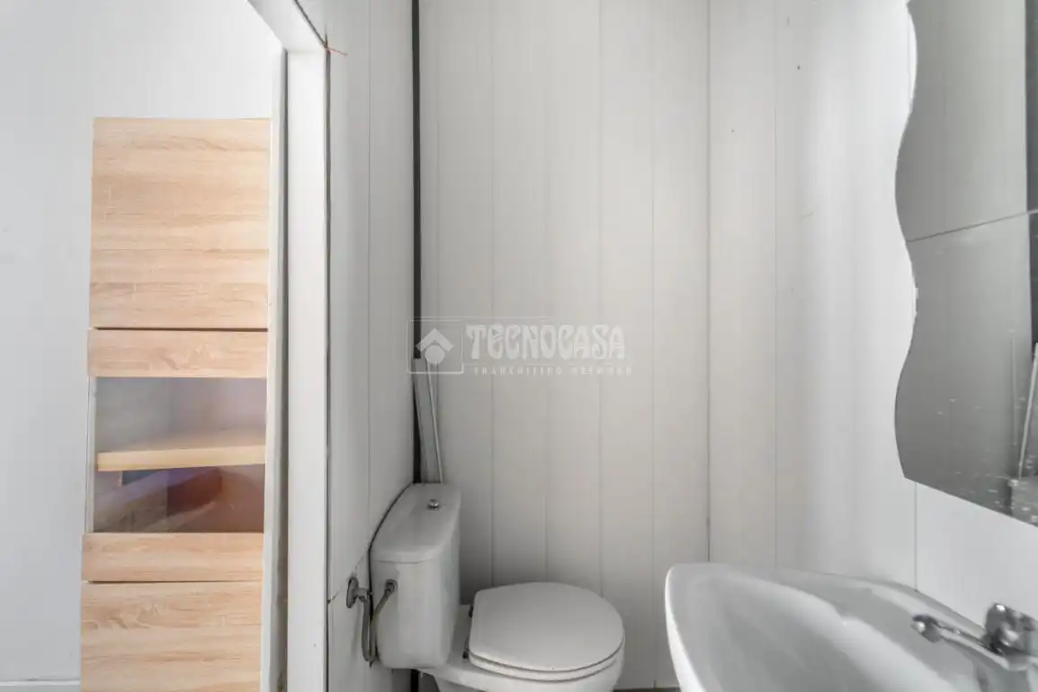 Badezimmer von Wohnung zum Verkauf in Madrid mit Klimaanlage und Heizung